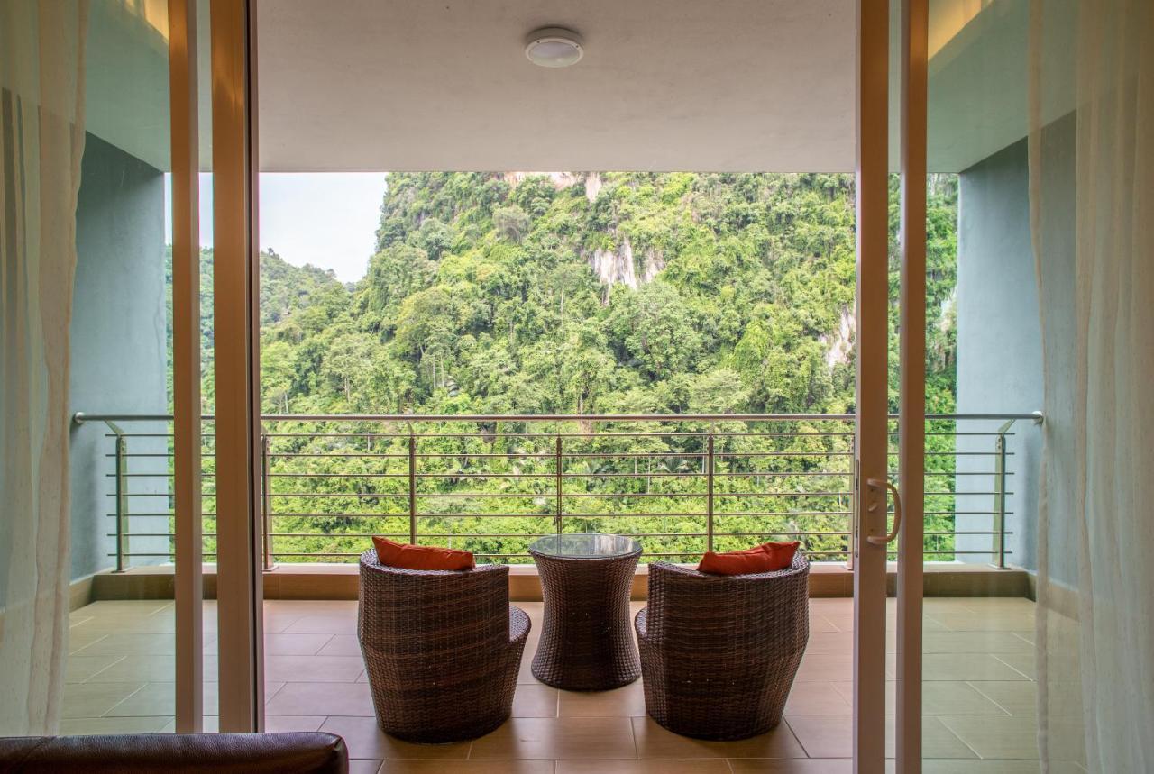 港湾全套房度假酒店 怡保 外观 照片 View of the Langkawi Rainforest from the Langkawi Hilton