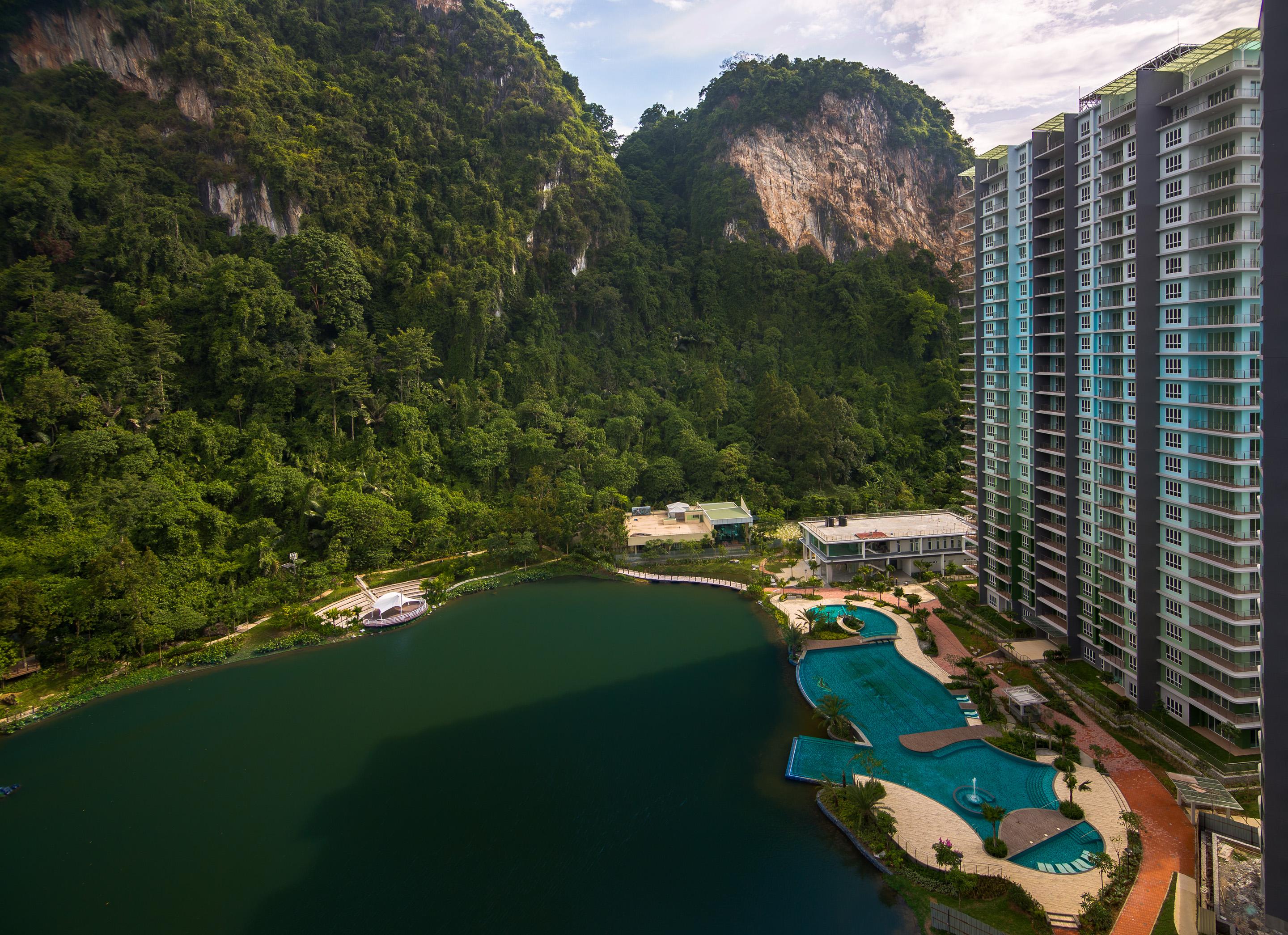 港湾全套房度假酒店 怡保 外观 照片 The complex's artificial lake